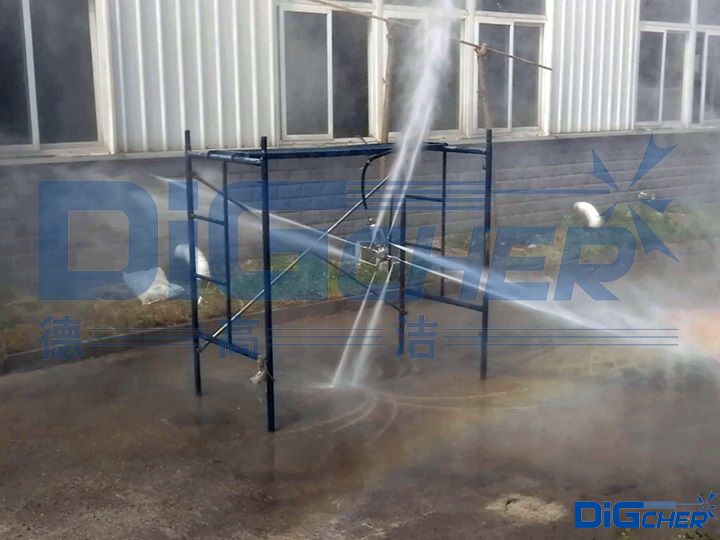 多晶硅還原爐鐘罩內(nèi)部清洗運(yùn)行狀態(tài)